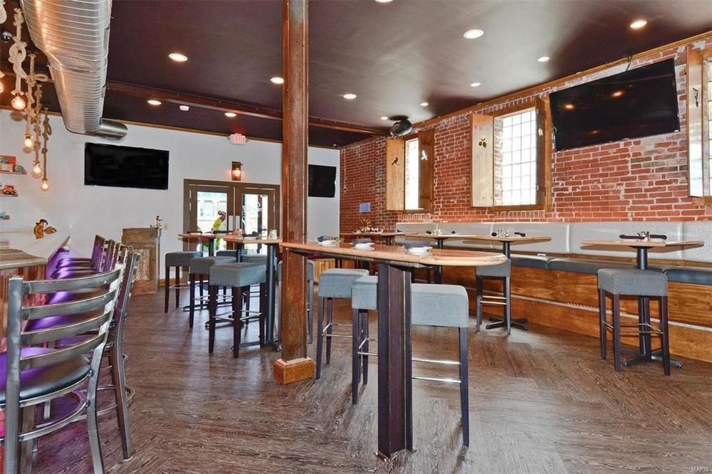 Restaurant & Sports Bar: 5800 Gravois Ave, Saint Louis, MO 63116